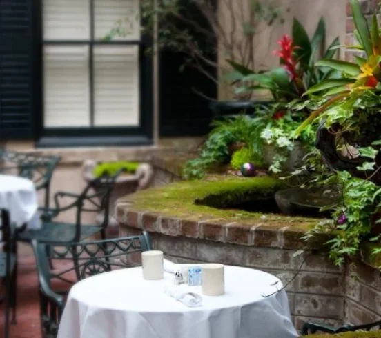 courtyard-table-1204389-900x444 courtyard-table-1204389-900x444